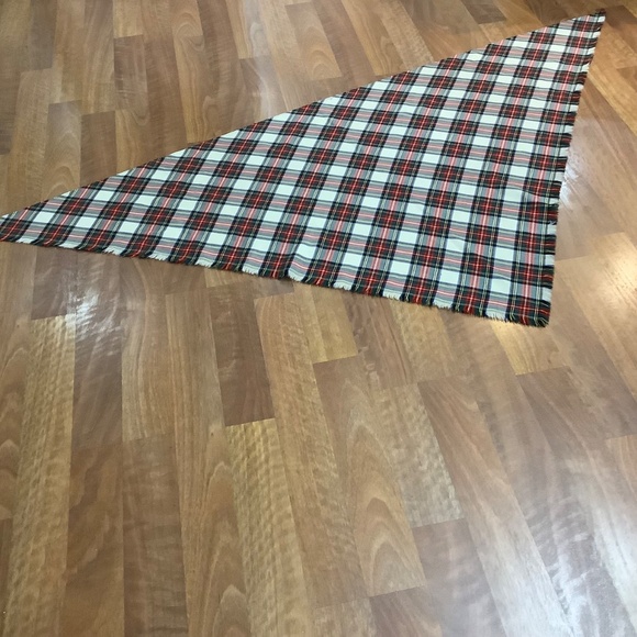 Tartan plaid wool shawl - Picture 8 of 12